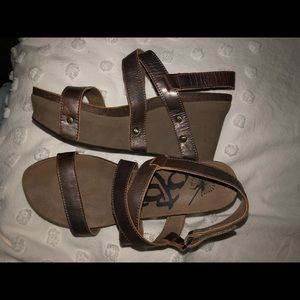 OTBT Women’s “Sail” wedges in pewter